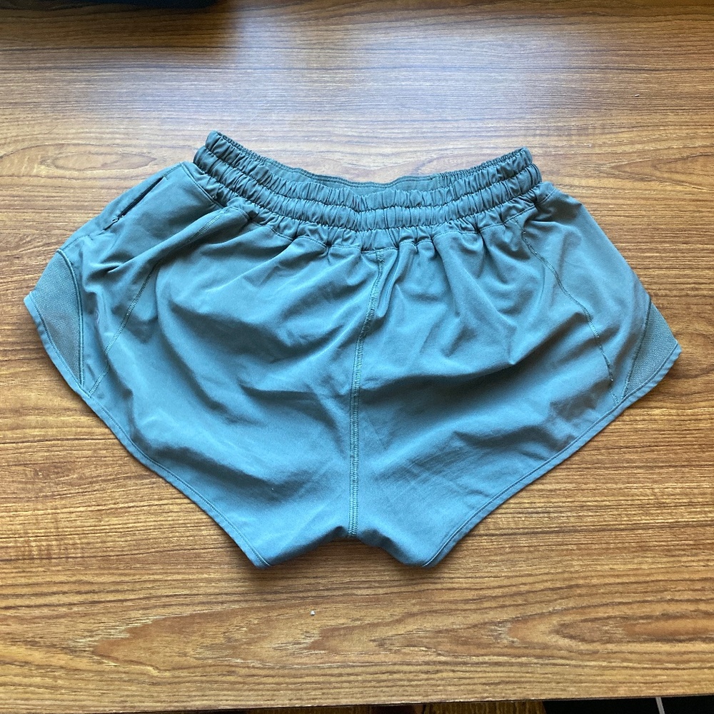 Lululemon hotty hot shorts 2.5 in